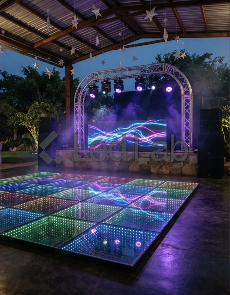 Pantalla, pista LED y estructura en una fiesta